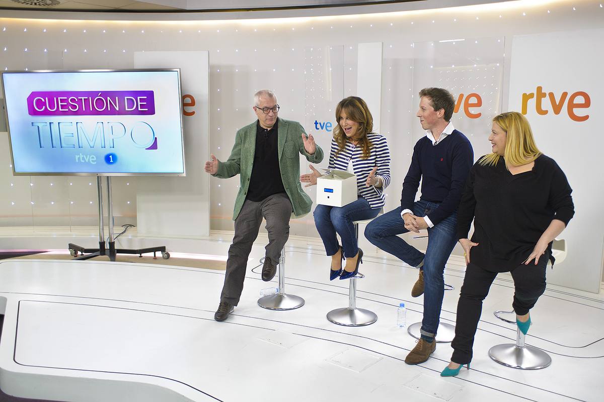 Durante la presentación de 'Cuestión de Tiempo', Patricia ha sido sorprendida con una caja para ella