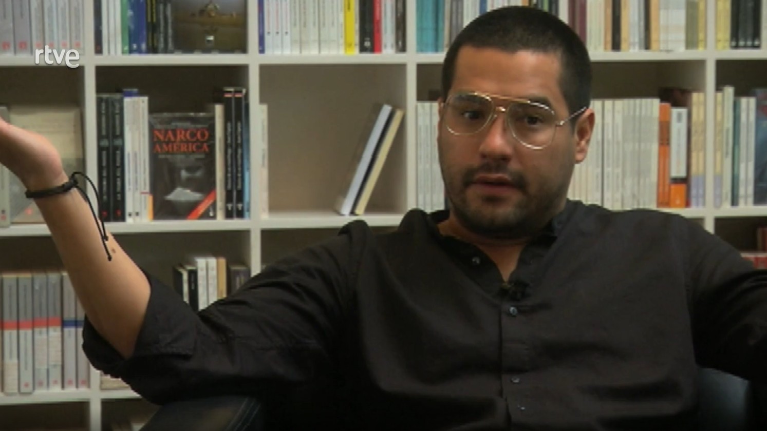 Ir al Video Entrevista a Óscar Martínez, autor de 'Los muertos y el periodista'
