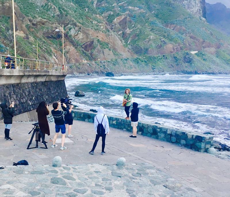 El equipo de Manel Navarro buscando el sol de Tenrife para el videoclip de