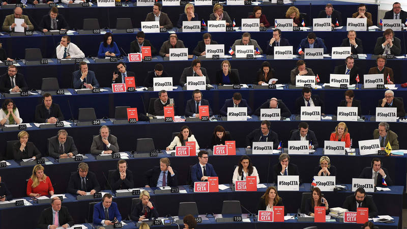 Eurodiputados muestran su rechazo al CETA