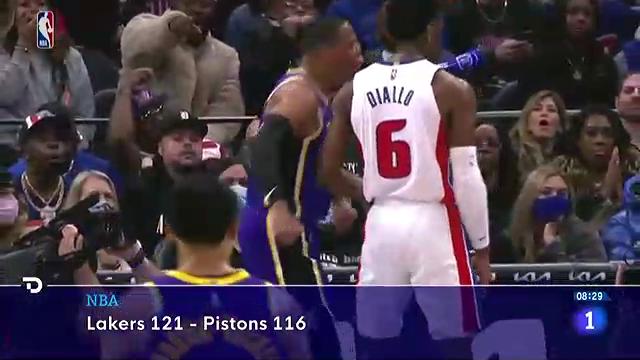 Ir al Video La expulsión de LeBron James desata la remontada de Lakers