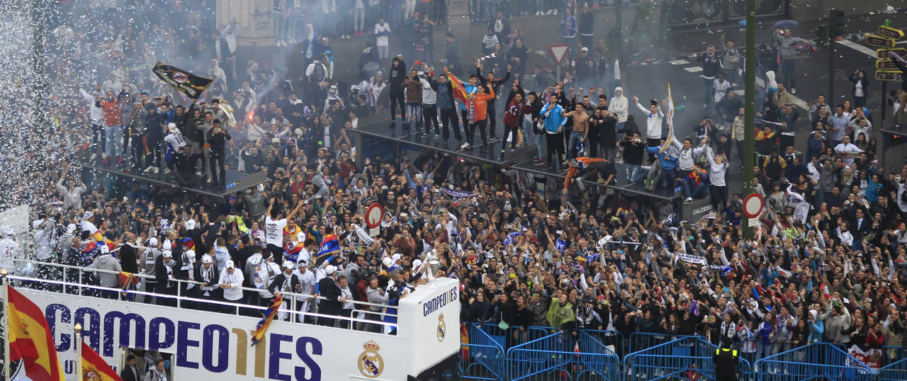 Los jugadores del Real Madrid a su llegada a la fuente de Cibeles