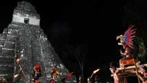 Ir al Video El fin de era espiritual maya se hace notar en todo el globo debido a su lectura errónea como el fin del mundo