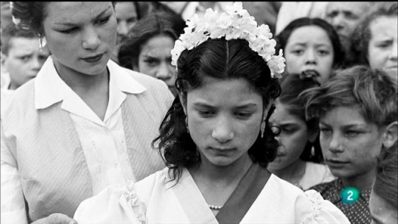 El fotógrafo francés Jacques Leonard aterriza en Barcelona a principios de los años 50 y logra introducirse y fotografiar a la comunidad gitana