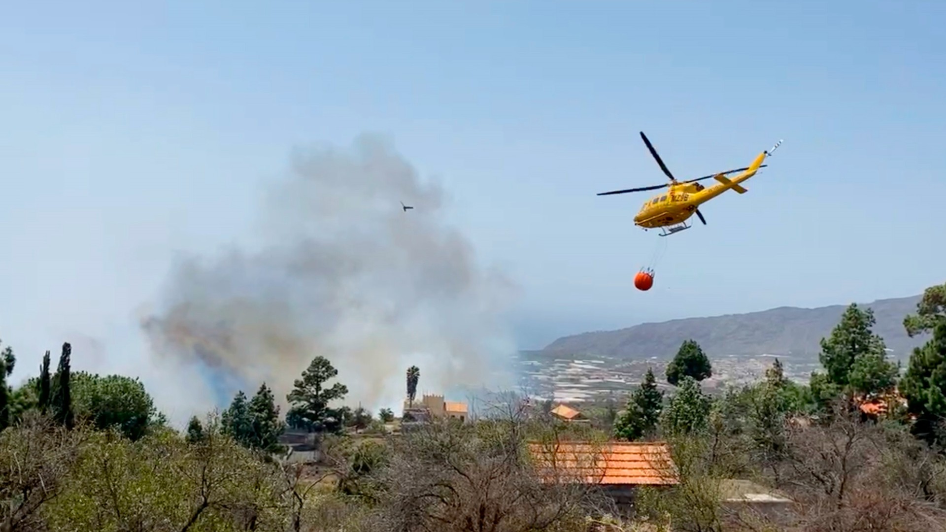 El Fuego Avanza Sin Control En La Isla De La Palma