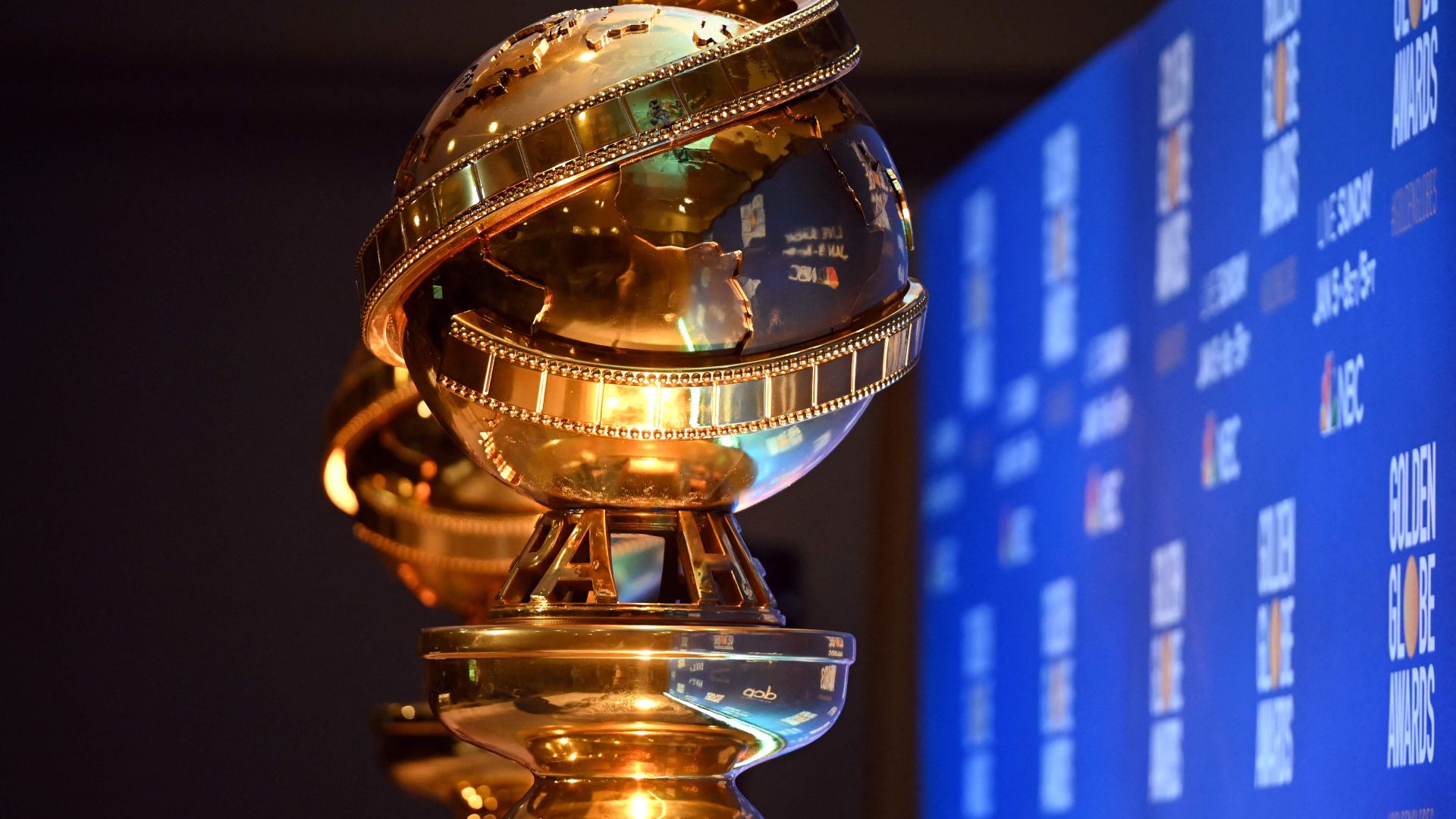 Ir al Video Los Globos de Oro abren la temporada de premios de la pandemia en Hollywood