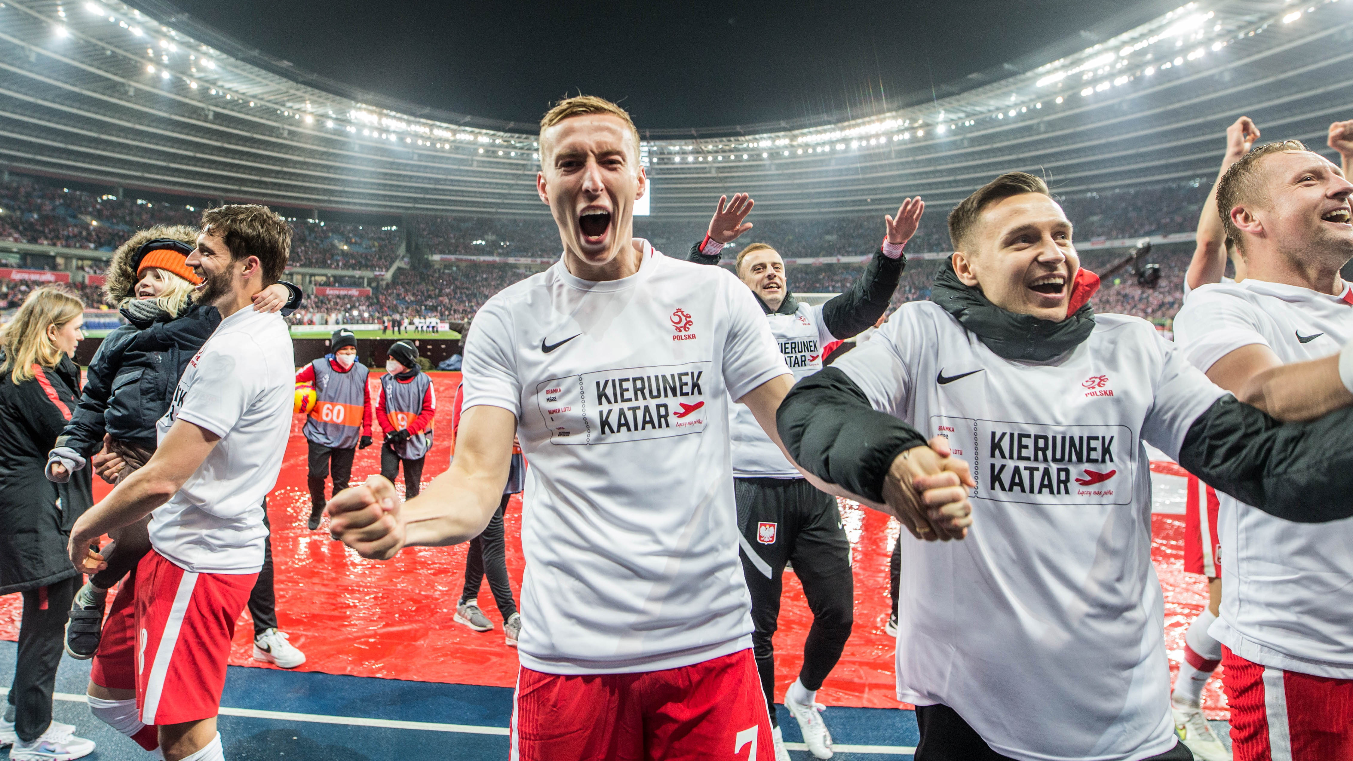 Ir al Video Los goles de Lewandowski y Zielinski le dan el billete a Polonia para el Mundial de Catar 2022