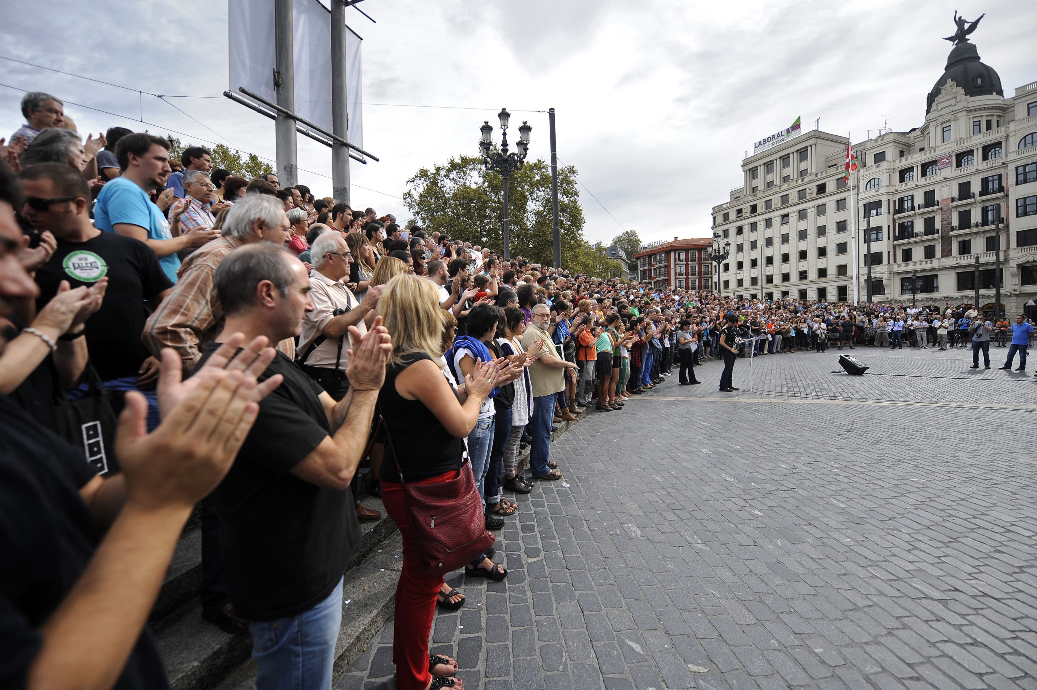 La Guardia Civil Incauta 62 000 En Las Sedes De Herrira RTVE