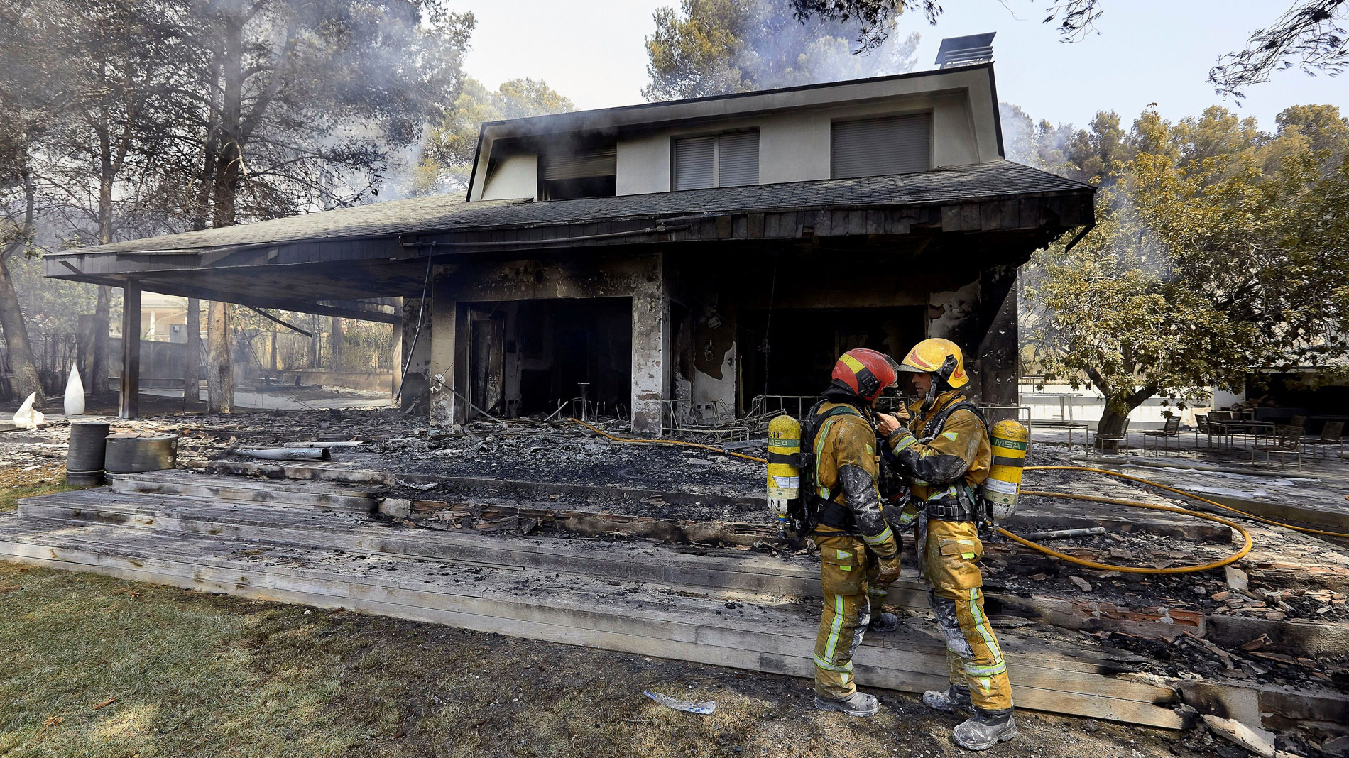 El Incendio De Llutxent Ya Ha Arrasado Hect Reas Aunque La