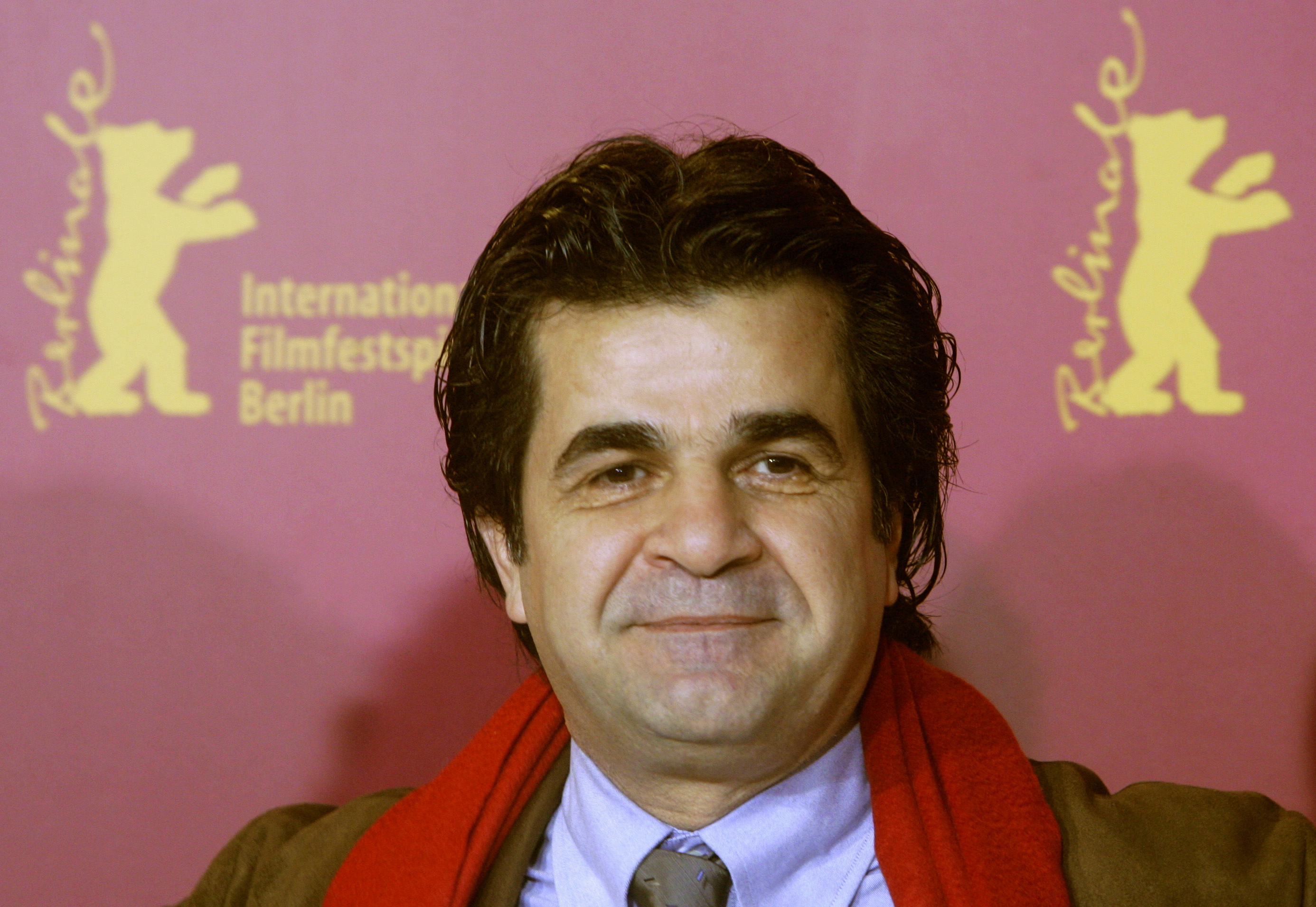 Irán sentencia a seis años de cárcel al cineasta Jafar Panahi