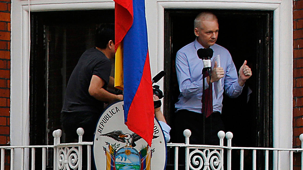 Julian Assange en la embajada de Ecuador en Londres
