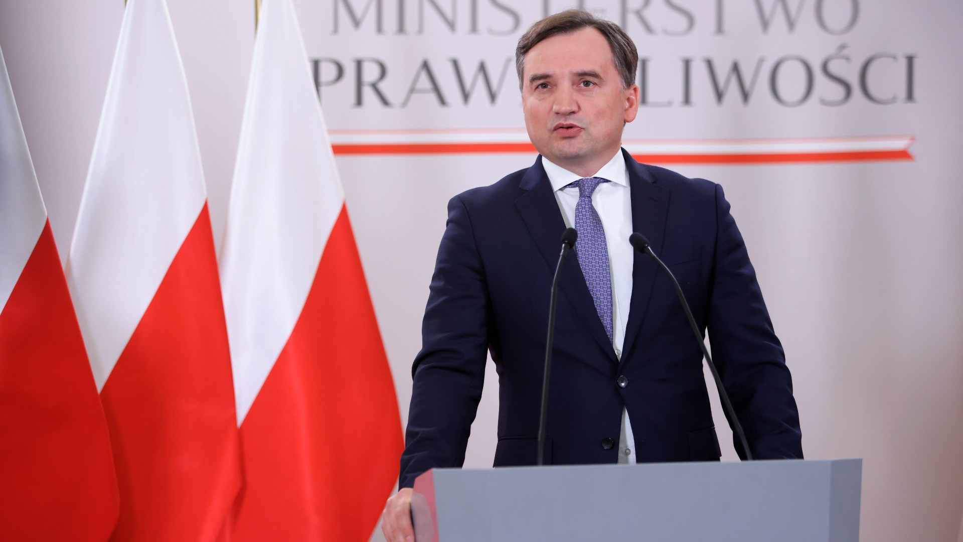 Ir al Video La justicia polaca desafía a Bruselas y declara parte del Tratado de Adhesión a la UE inconstitucional