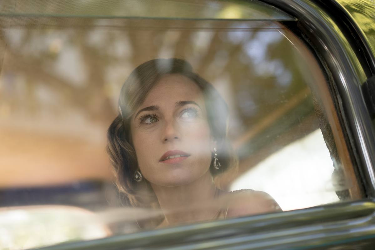 Marta Etura es Marta Ribas, una mujer hermosa e inteligente que soñaba con ser pianista