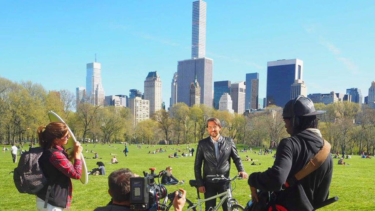 Máxim, durate el rodaje en Central Park.