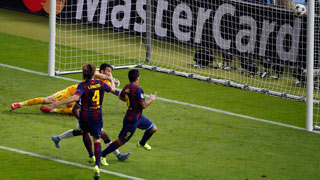 Ver vídeo  'Messi despierta y marca Luis Suárez (1-2)'
