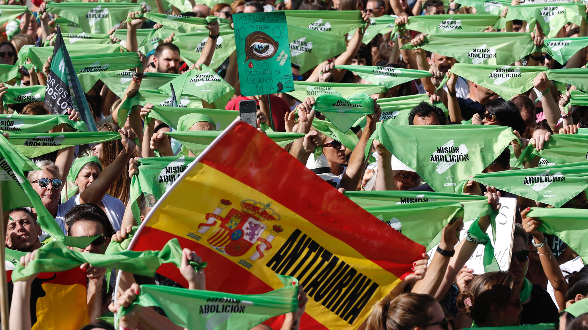 Miles de personas reclaman en Madrid la abolición de la tauromaquia y