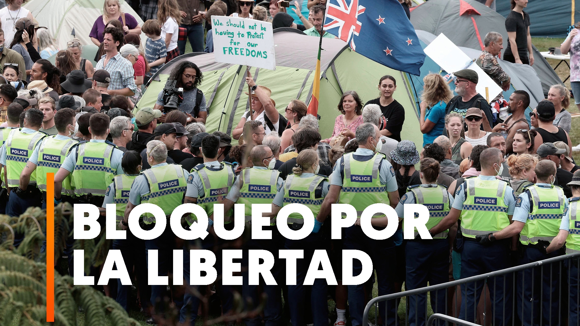 Ir al Video&nbsp;Movilizaciones frente al parlamento bloquean la capital de Nueva Zelanda inspiradas en el 'Convoy de la libertad'