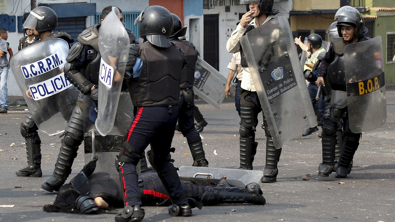 Mueren Dos Polic As Arrollados En Una Protesta En Venezuela