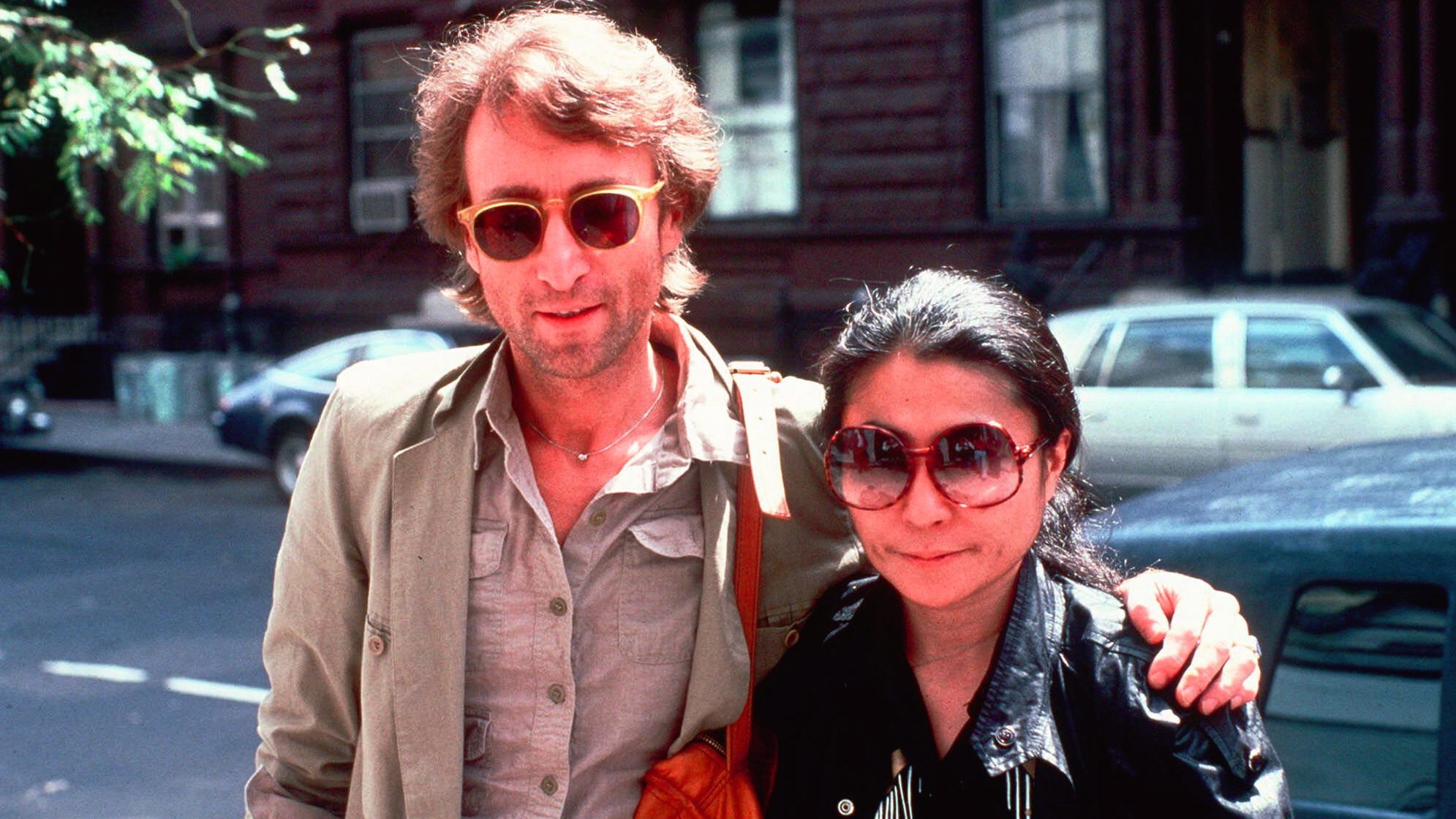 Ir al Video El mundo recuerda a John Lennon en el 40 aniversario de su asesinato
