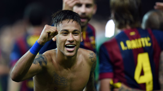 Ver vídeo  'Neymar redondea la goleada que vale una Champions (1-3)'