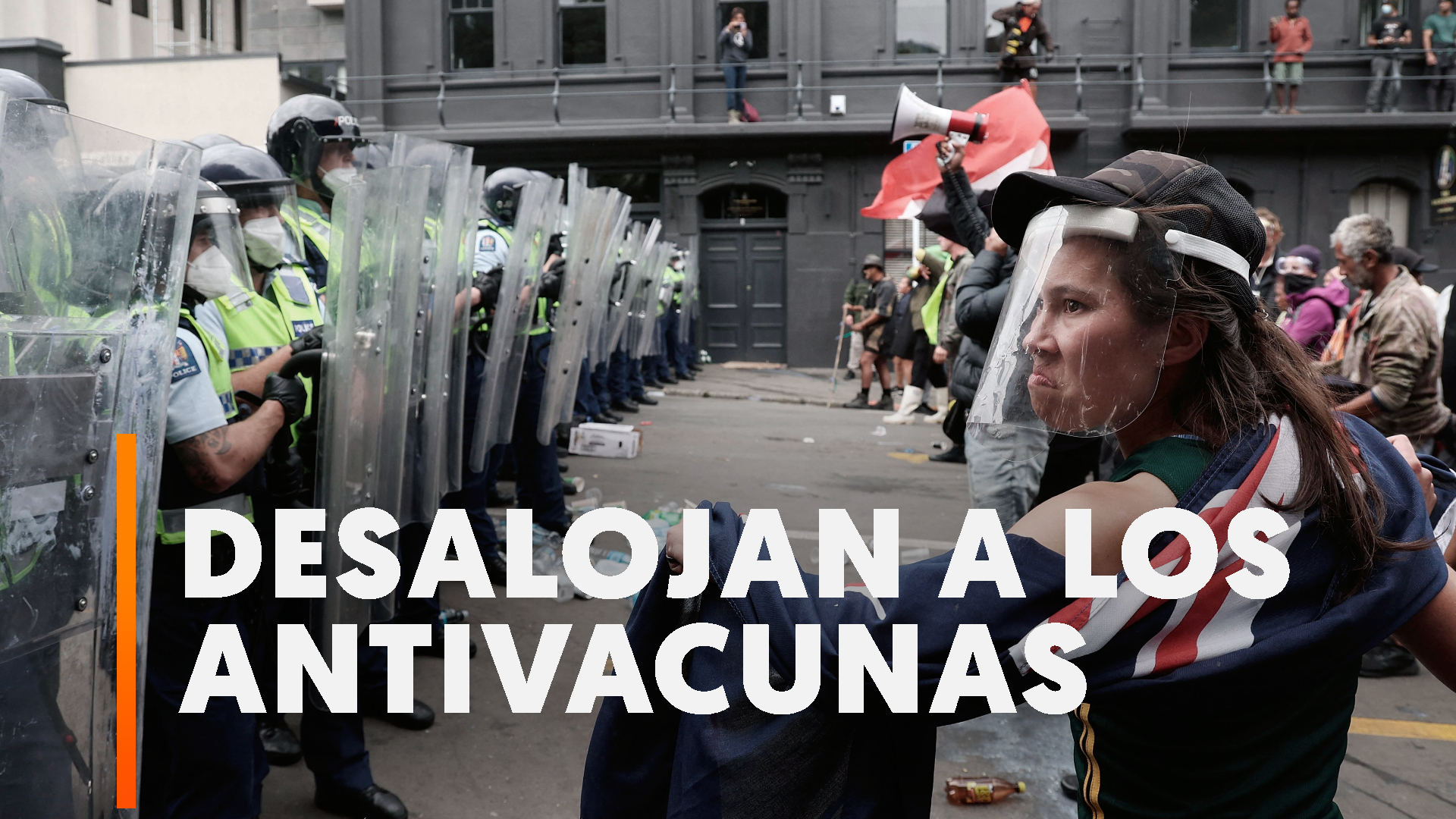 Ir al Video&nbsp;Nueva Zelanda: Antivacunas responden con violencia al desalojo de la polic&iacute;a