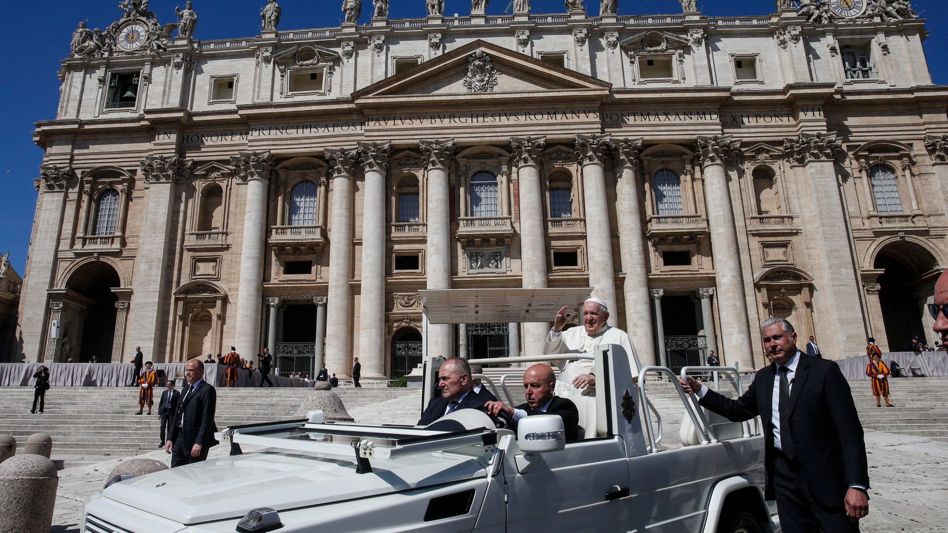 Ir al Video El Papa pide respeto entre suegras y nueras sin mencionar a yernos y suegros