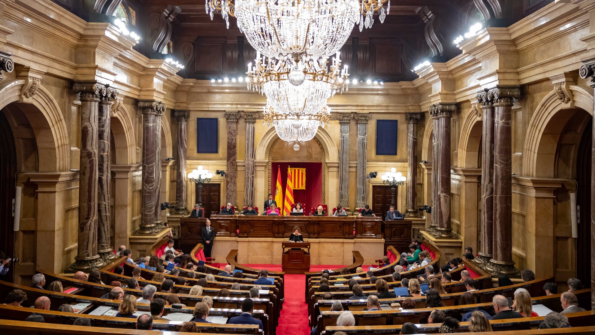 El Parlament De Catalu A Acuerda Recurrir Al Tc La Ley De Vivienda