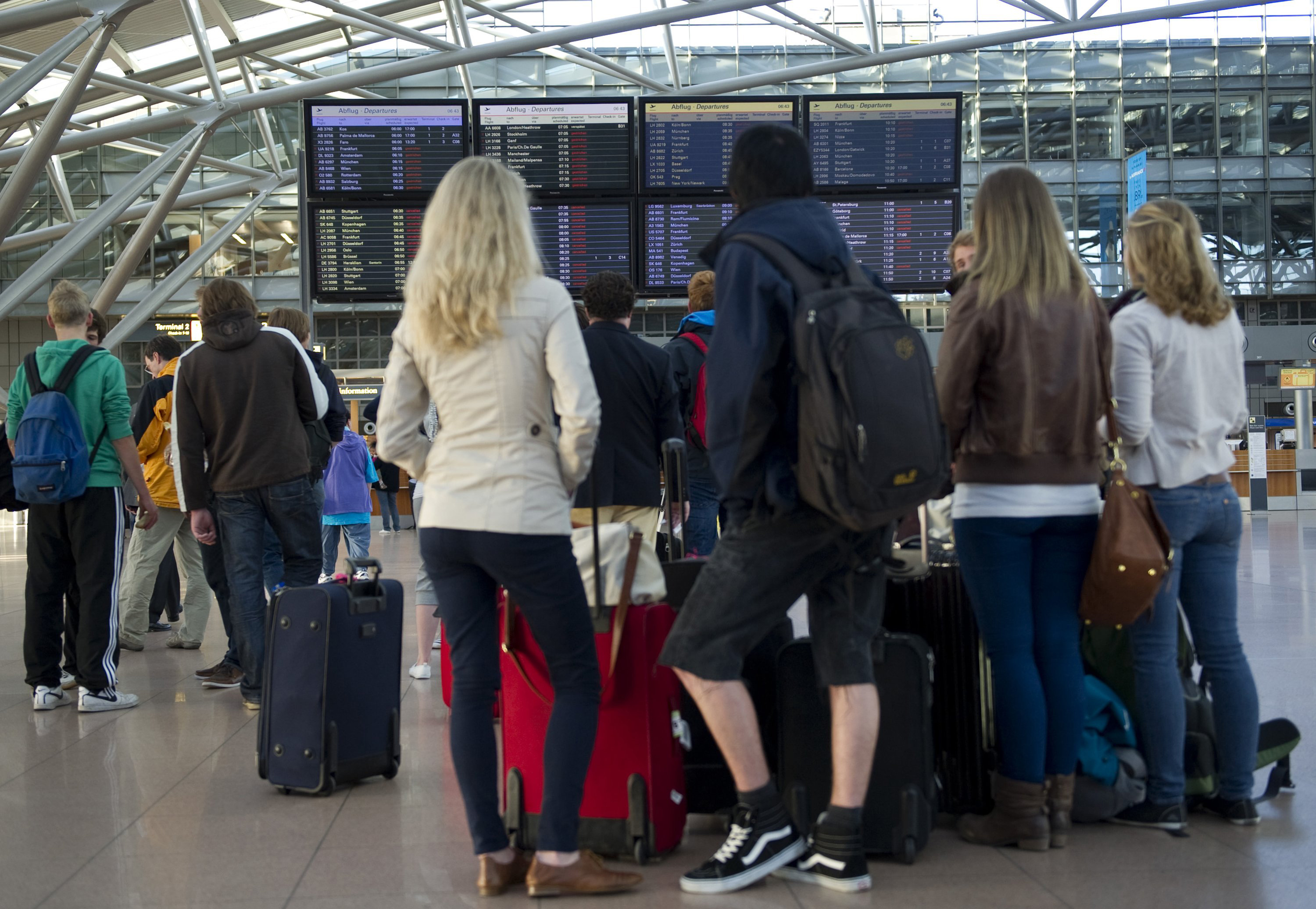 Los Pasajeros De Un Vuelo Cancelado Pueden Reclamar Da Os Morales Y Los