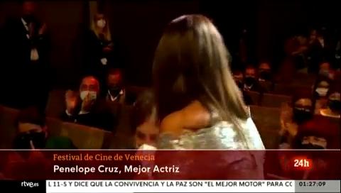 Ir al Video Penélope Cruz, Copa Volpi a la Mejor Actriz de Venecia por 'Madres Paralelas' de Almodóvar