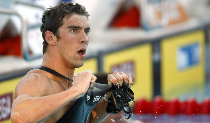 Phelps reivindica los bañadores de textil despues de conseguir el oro en los 100 mariposa