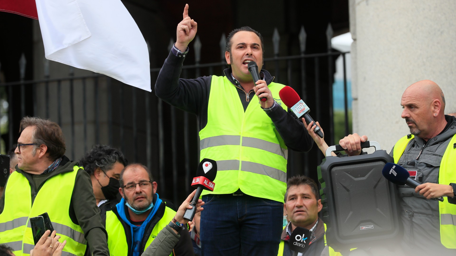 Ir al Video La plataforma convocante decide mantener la huelga en el transporte: "No hay más remedio que continuar parados"