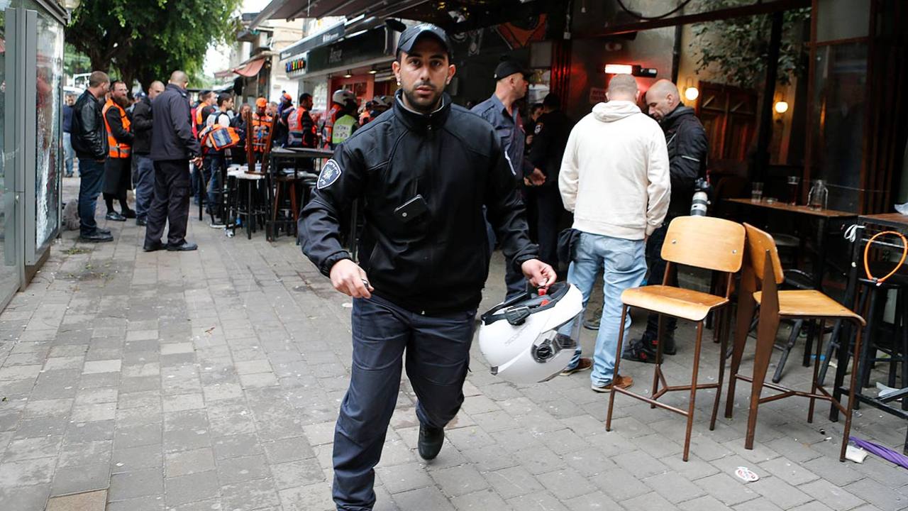 La policía israelí persigue al autor del tiroteo ocurrido este viernes en Tel Aviv