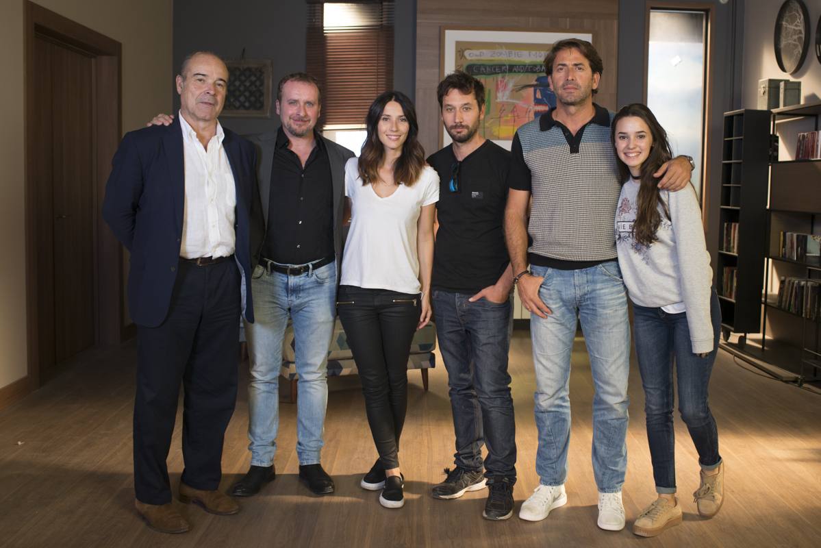 Protagonistas de 'iFamily'