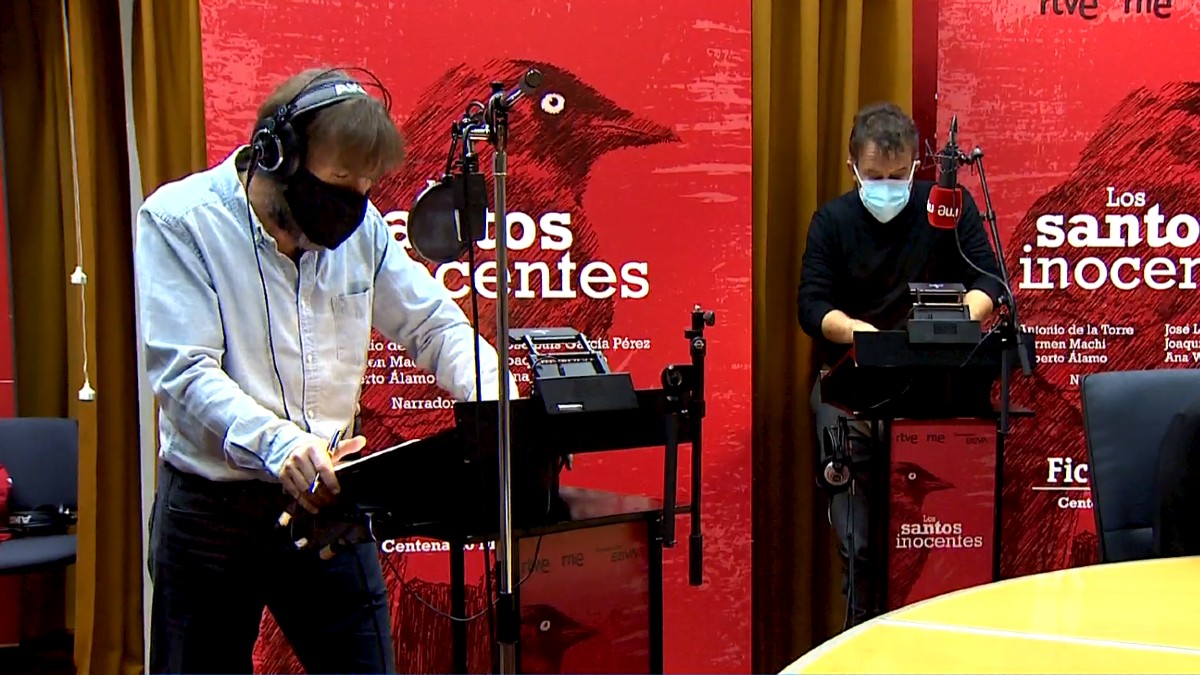 Ir al Video Radio Nacional graba la versión sonora de 'Los santos inocentes' de Miguel Delibes