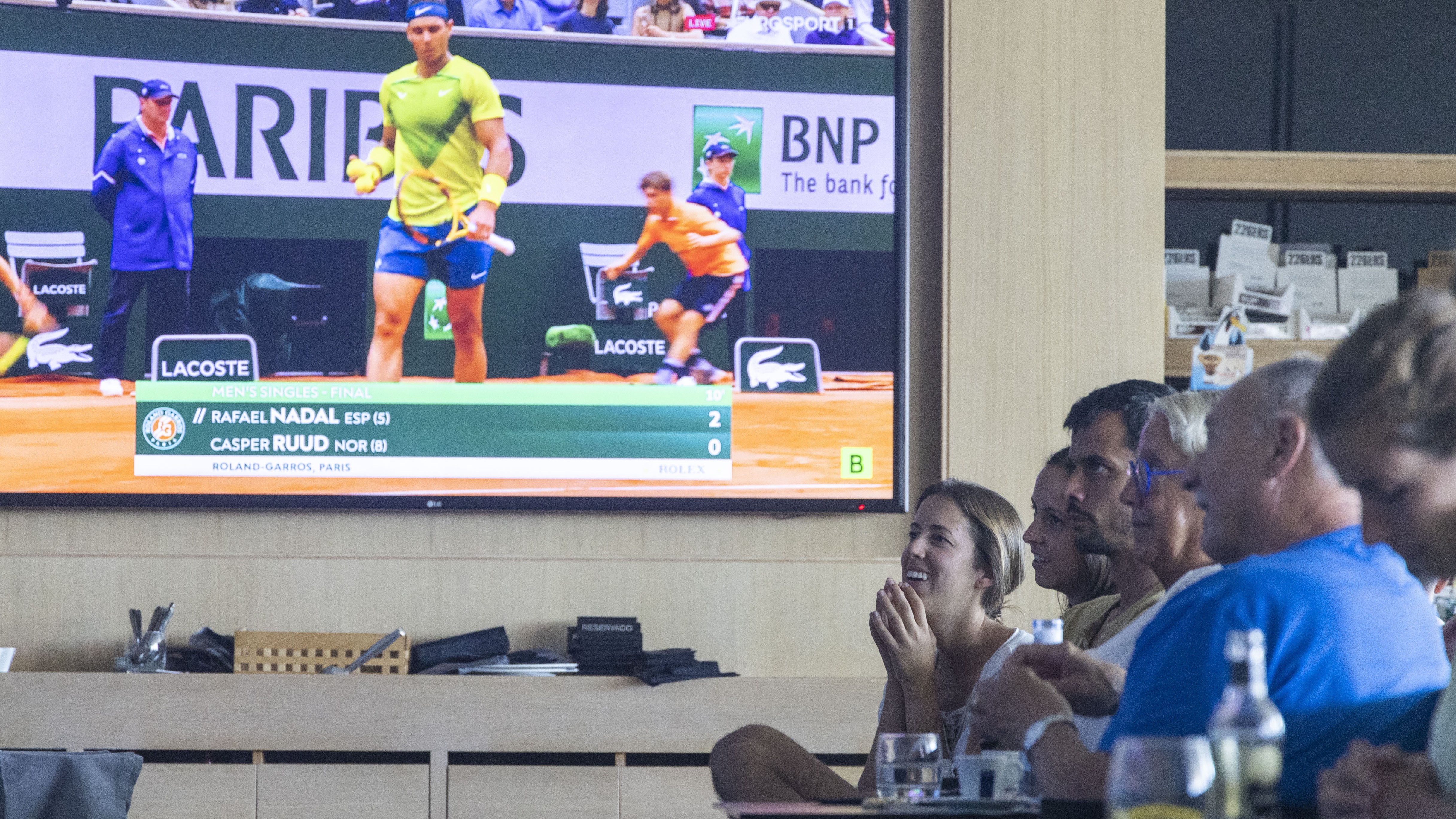 Ir al Video&nbsp;La Rafa Nadal Academy vibra con el campe&oacute;n de Roland Garros