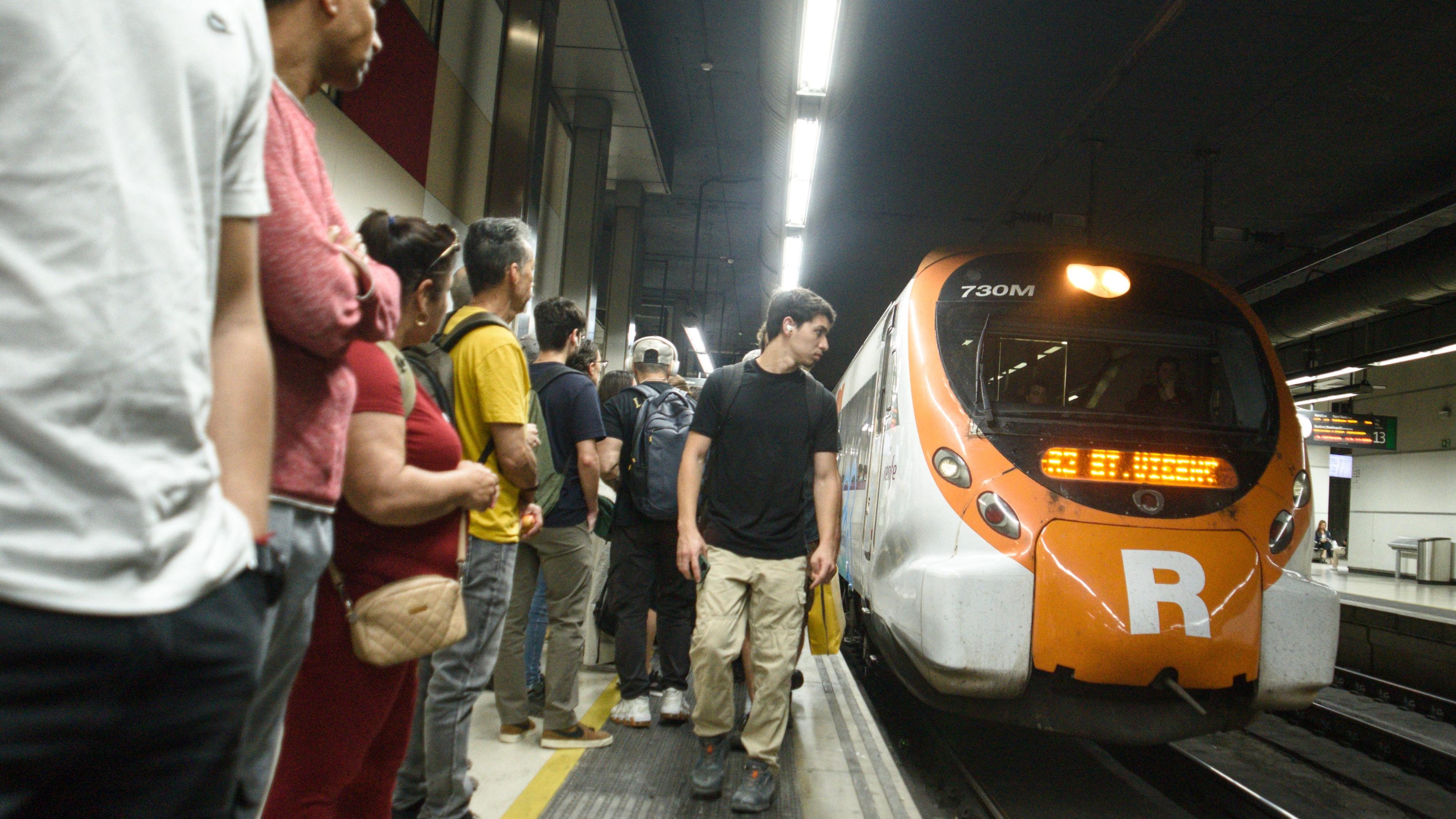 Rodalies Se Recupera El Servicio Tras El Robo De Cobre En El M