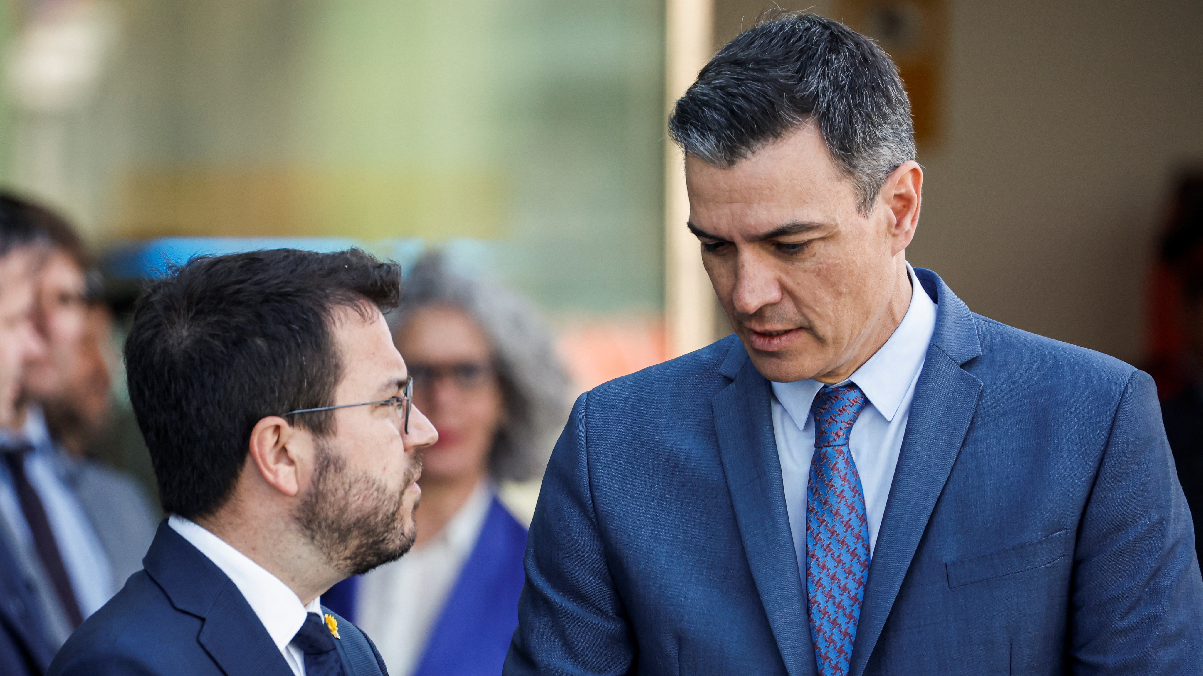 Ir al Video Sánchez y Aragonès se emplazan a una reunión para resolver una situación "muy grave" tras el escándalo del espionaje
