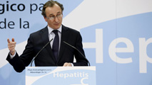 Ir al Video Sanidad afirma que más de 50.000 pacientes con hepatitis C avanzada recibirán nuevos fármacos