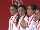 Ir al Video Las 'sirenas' españolas recibiendo la plata en el podio