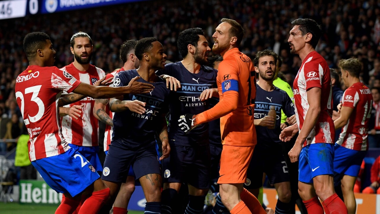 Ir al Video Tensión entre Atlético y Manchester City durante y tras el partido