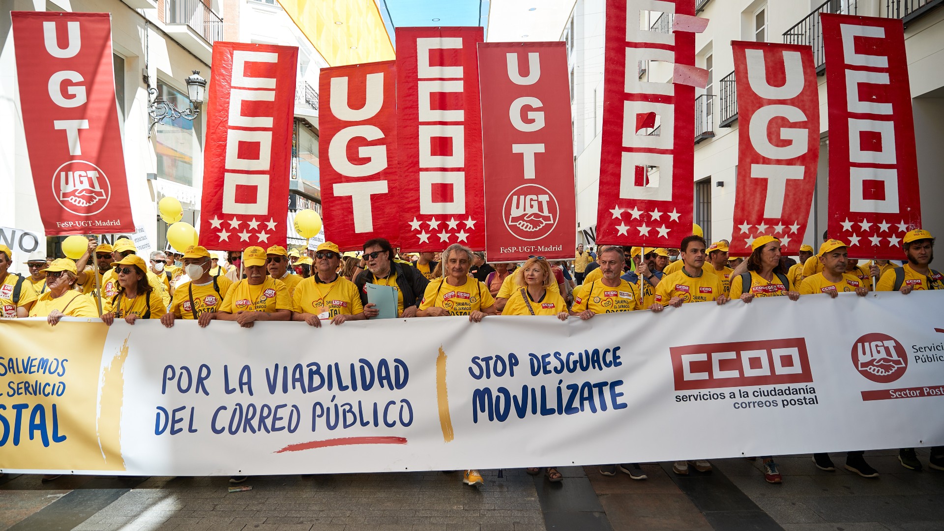 Ir al Video Los trabajadores de Correos inician en Madrid una huelga de tres días con protestas contra la gestión de la empresa