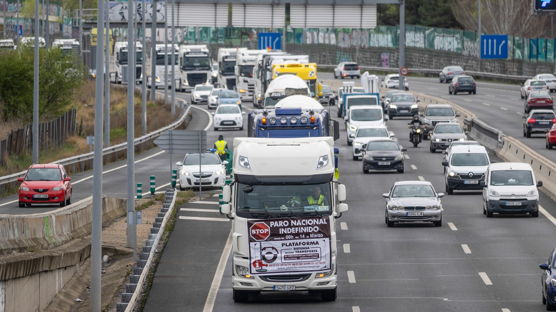 Ir al Video Los transportistas convocantes mantienen el paro tras reunirse con la ministra: "No se está dando respuesta al problema"