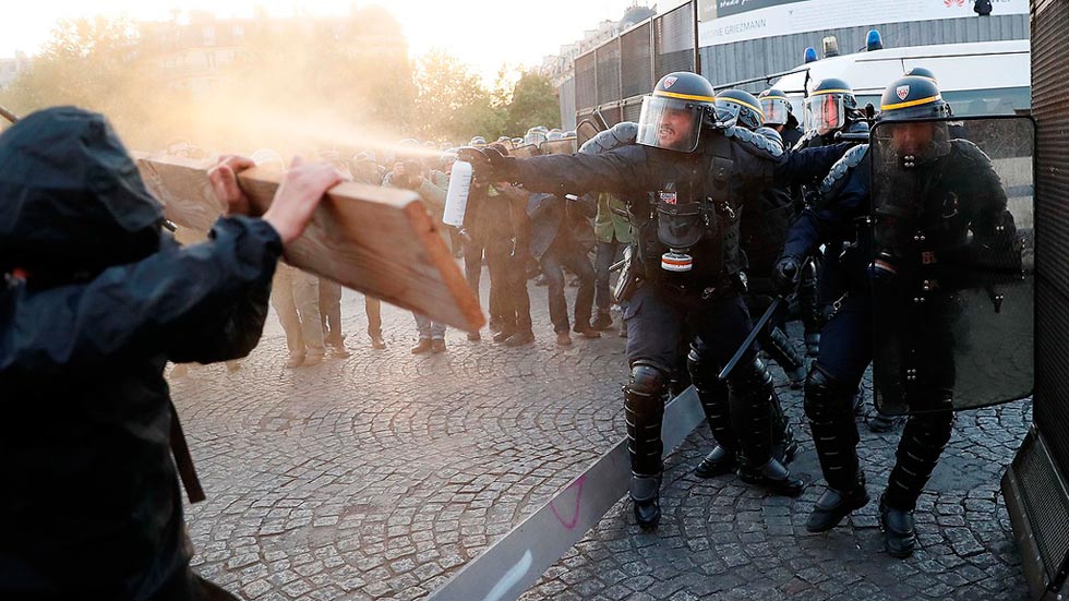 Nueve Heridos Y Detenidos En Francia En Protestas Contra El