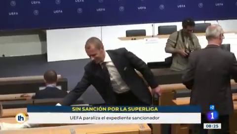 Ir al Video&nbsp;La UEFA suspende "hasta nuevo aviso" la sanci&oacute;n a los clubes de la Superliga