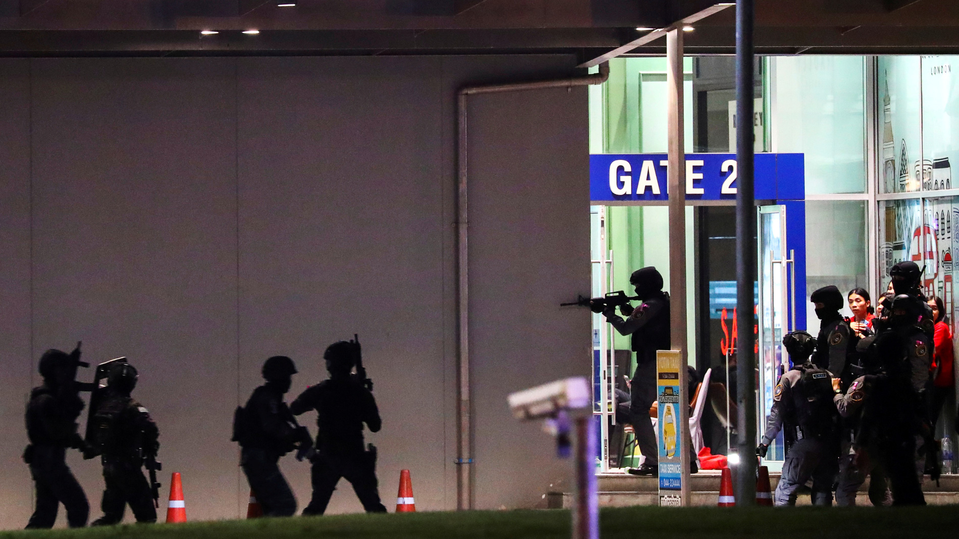 Ir al Video Veinte muertos en un tiroteo en un centro comercial de Tailandia