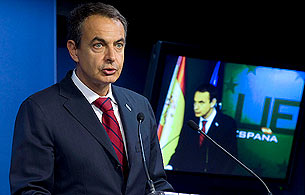 Ver vídeo  'Zapatero condena el atentado de Vizcaya'
