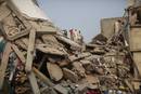 Ir a Fotogaleria  Desesperación entre los escombros del edificio derrumbado en Bangladesh