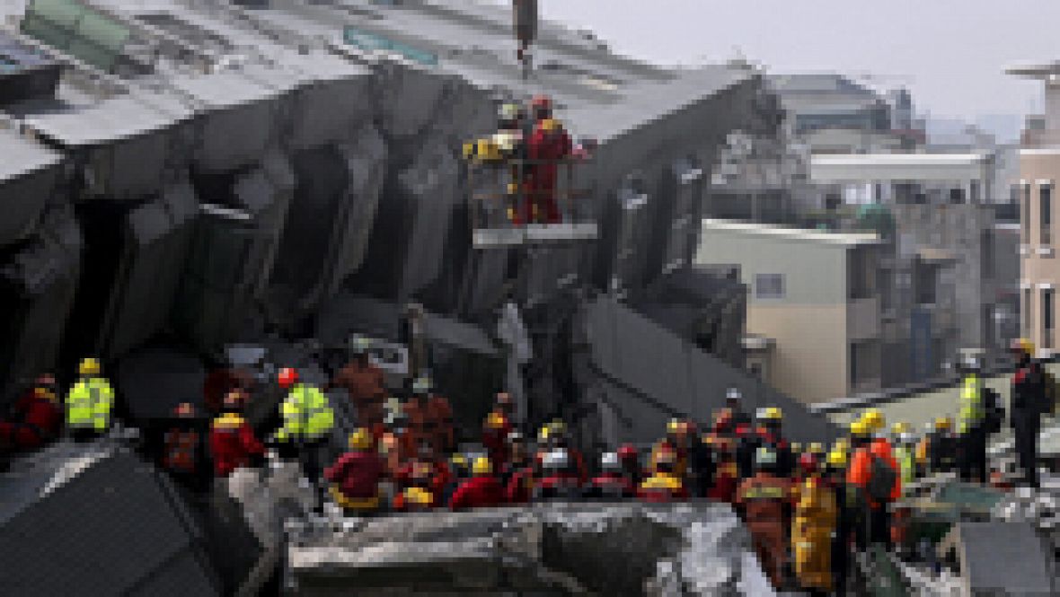 Al Menos Ocho Muertos Por El Derrumbe De Edificios Tras Un Terremoto En Taiwán Rtvees