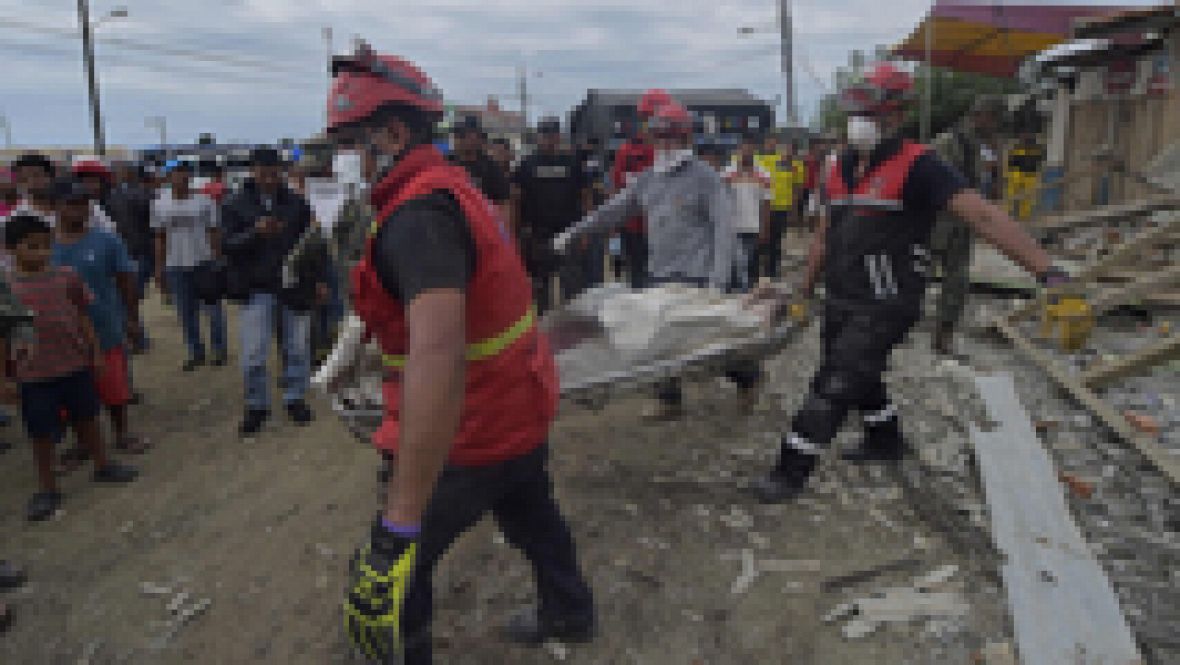 Un terremoto de magnitud 7,8 deja centenares de víctimas en Ecuador