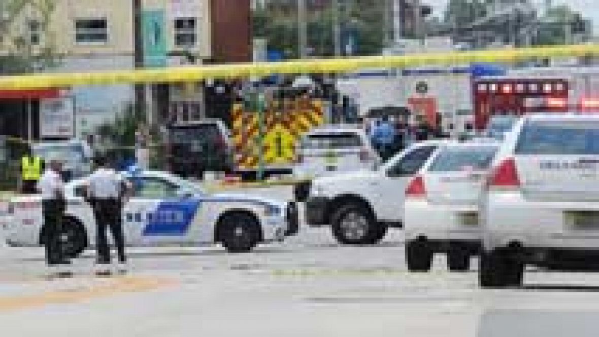 Al menos 50 muertos y 53 heridos en el tiroteo del club gay 'Pulse' en Orlando Al menos 50 muertos y 53 heridos en el tiroteo del club gay 'Pulse' en Orlando